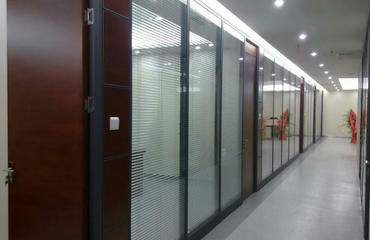 南昌賢米高隔斷雙玻百葉隔斷單 南昌辦公室 寫(xiě)字樓裝修
